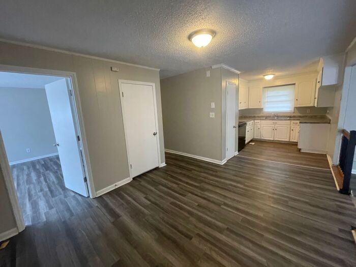 1306 Northwoods Dr - Photo 5 of 17