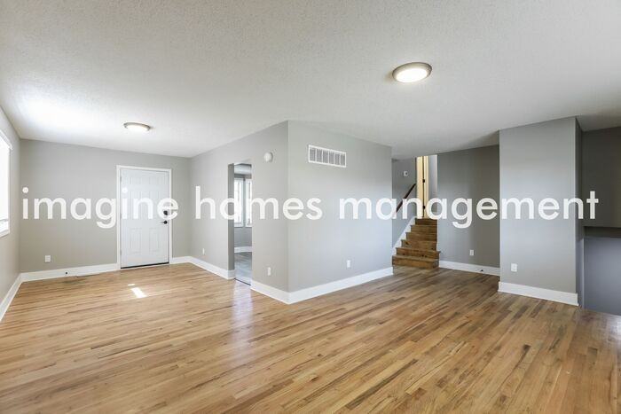 5620 N Quincy Ave - Photo 3 of 19