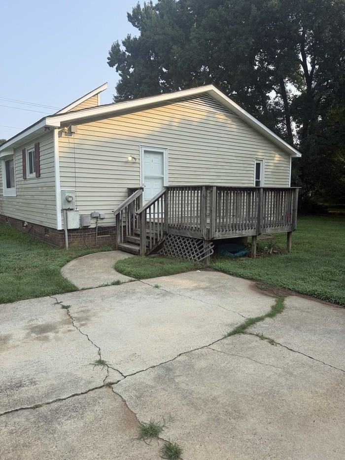 5897 Weddington Rd - Photo 3 of 17