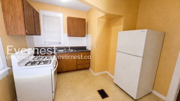 3400 E 69th St - Photo 4 of 12