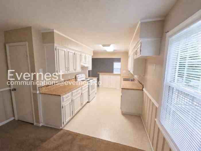 2904 N Chippewa Dr - Photo 4 of 17