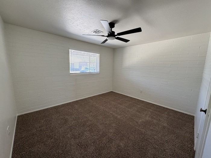 10238 N 15th Ave #B - Photo 4 of 11
