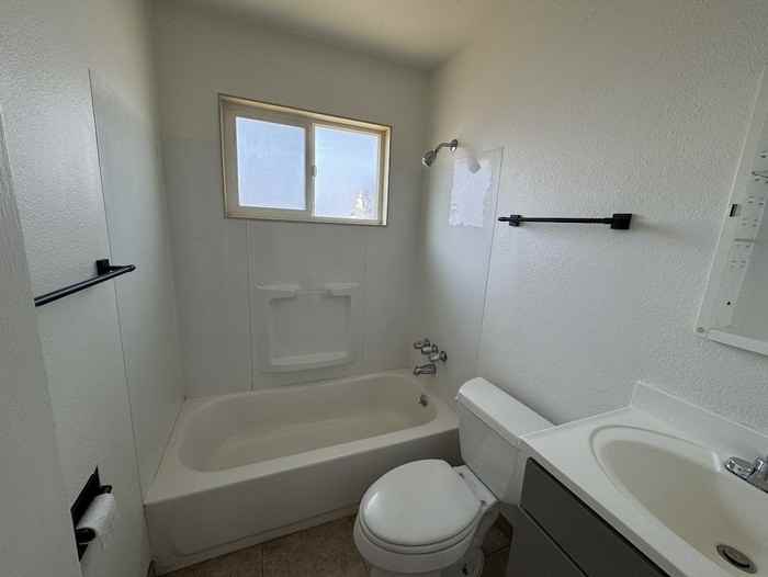 10238 N 15th Ave #B - Photo 6 of 11