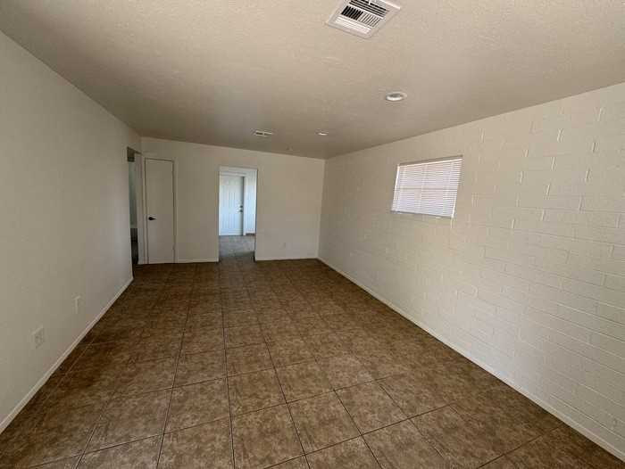 10238 N 15th Ave #B - Photo 7 of 11