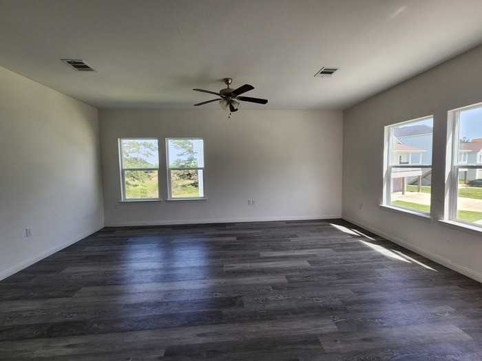 6218 Red Oak Dr - Photo 5 of 12