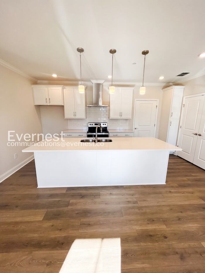 828 Goswell Dr #4 - Photo 3 of 17