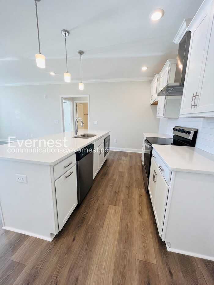828 Goswell Dr #4 - Photo 4 of 17