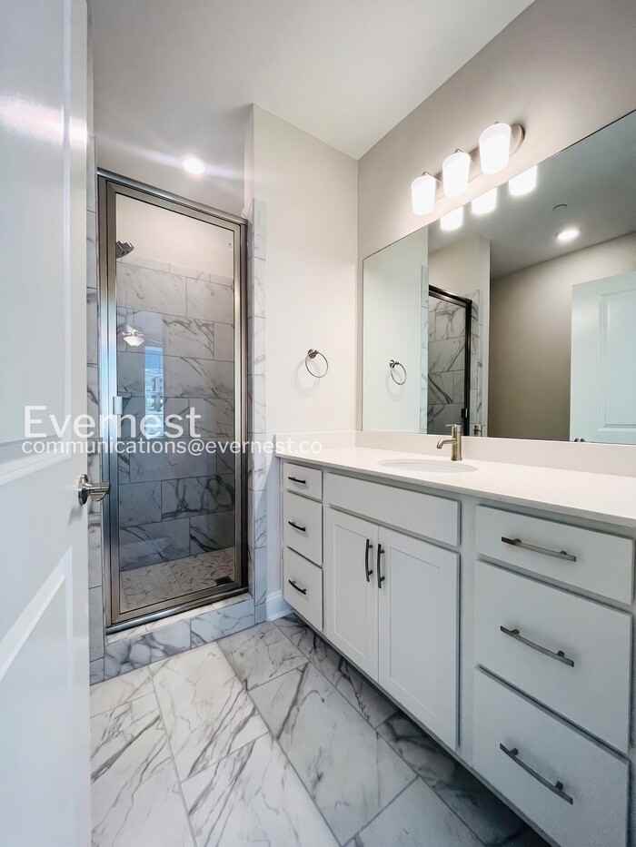 828 Goswell Dr #4 - Photo 6 of 17