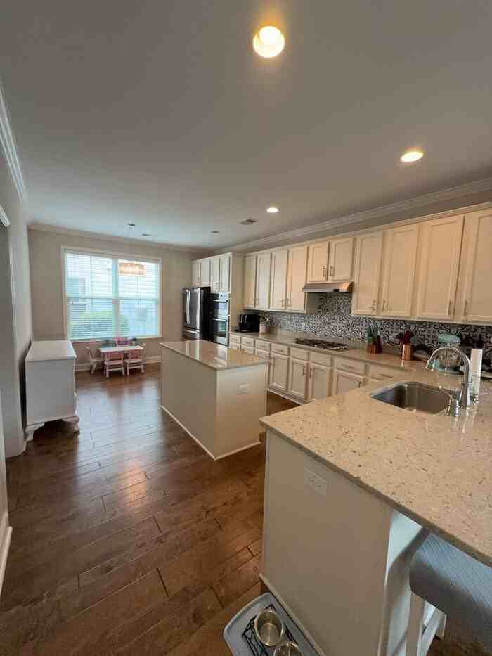 302 Pond Hill Ct - Photo 5 of 31