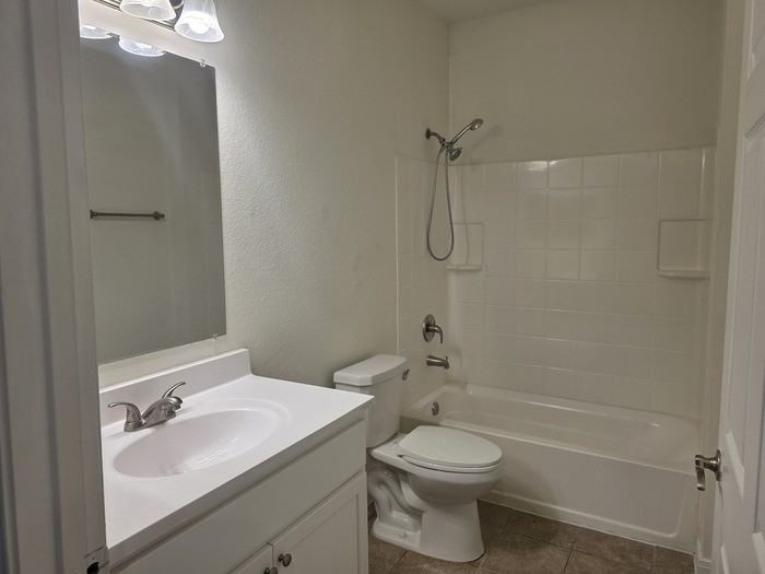 6315 Red Oak Dr - Photo 4 of 12