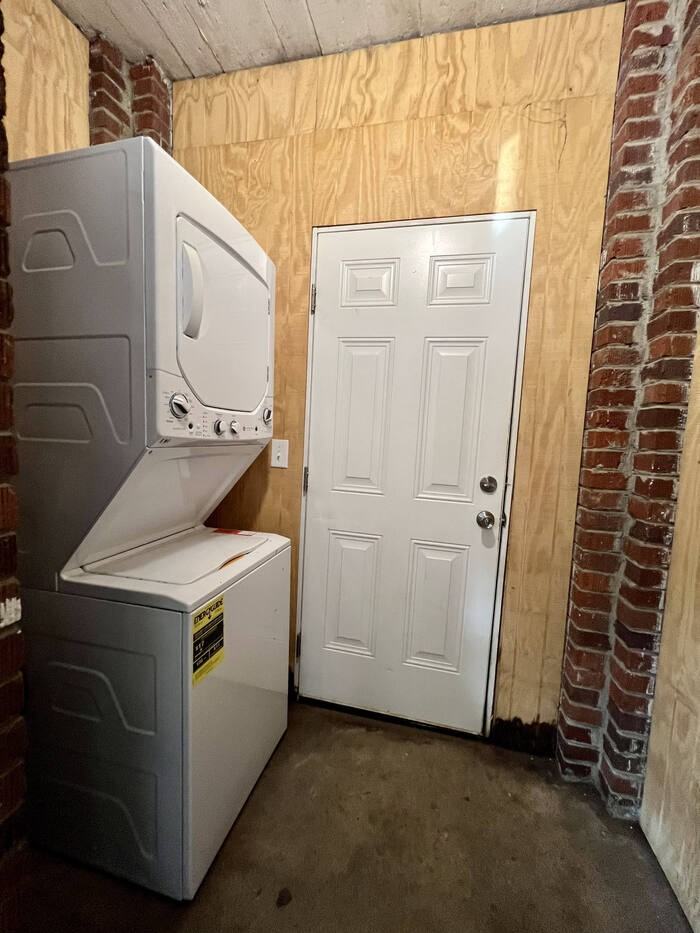 321 Howard St - Photo 3 of 24