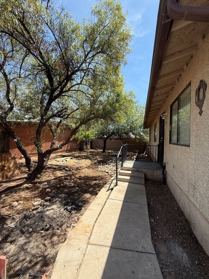 426 E Mohave Rd #2 - Photo 3 of 17