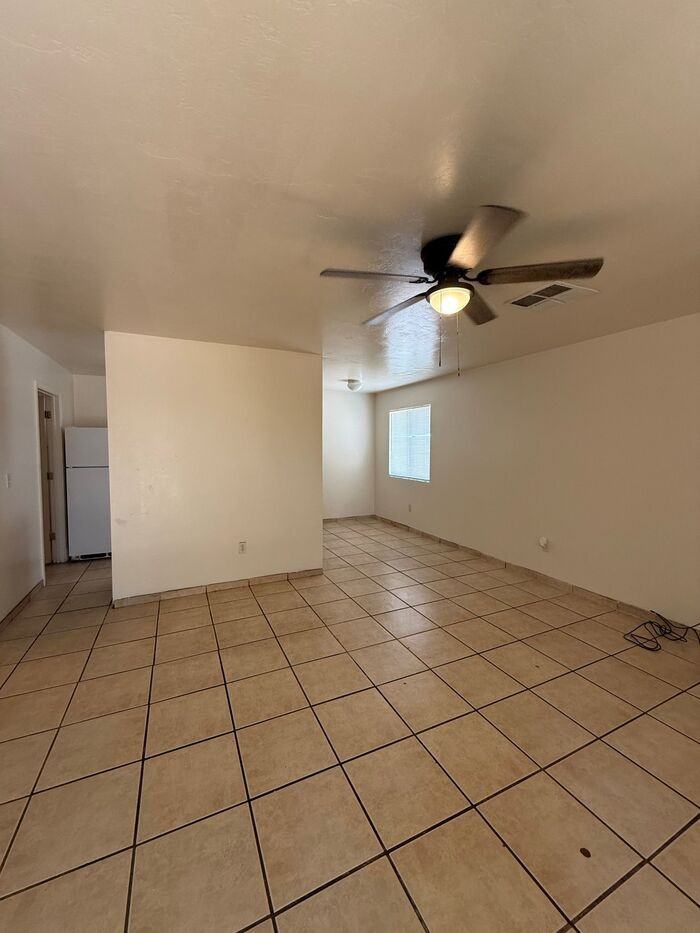 426 E Mohave Rd #2 - Photo 4 of 17