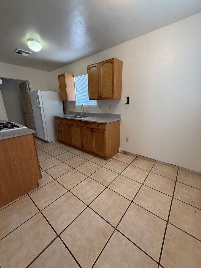 426 E Mohave Rd #2 - Photo 5 of 17