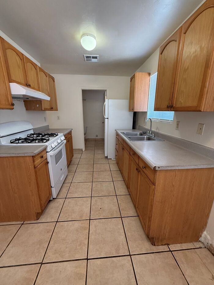 426 E Mohave Rd #2 - Photo 6 of 17