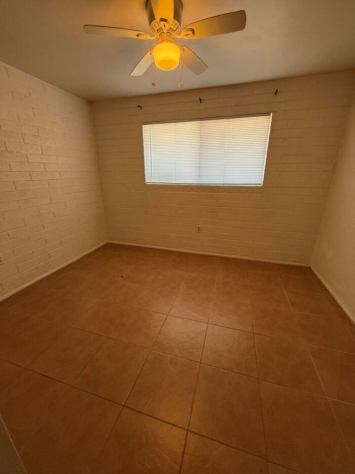 1007 E Silver St - Photo 7 of 11