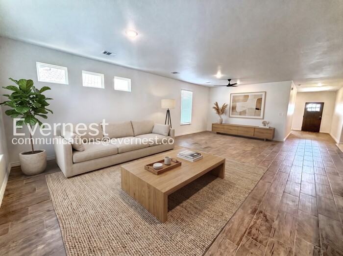 2123 Hornbeam St - Photo 3 of 22