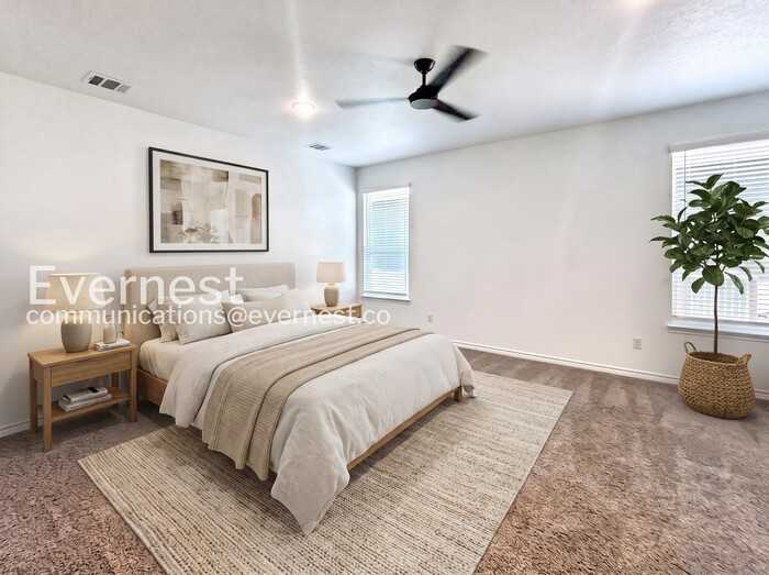 2123 Hornbeam St - Photo 4 of 22
