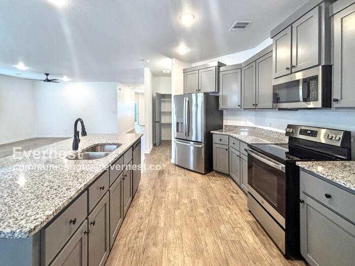2123 Hornbeam St - Photo 5 of 22