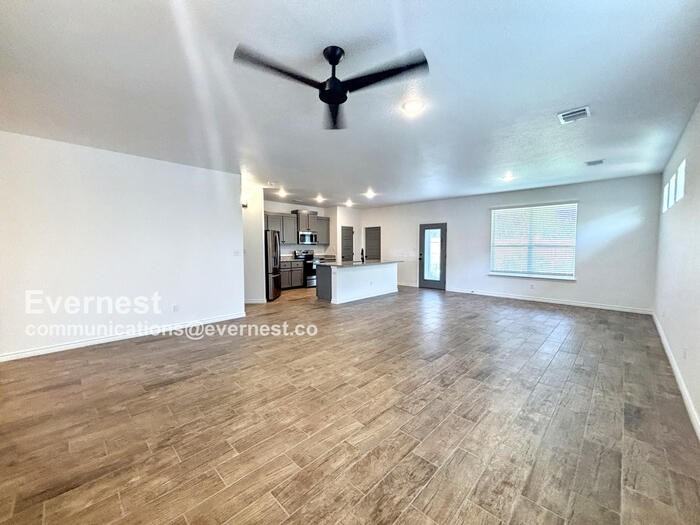 2123 Hornbeam St - Photo 7 of 22
