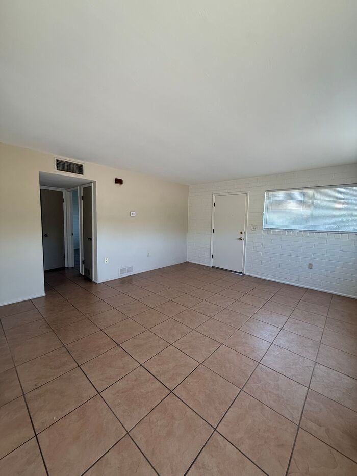 2550 N Park Ave - Photo 3 of 12