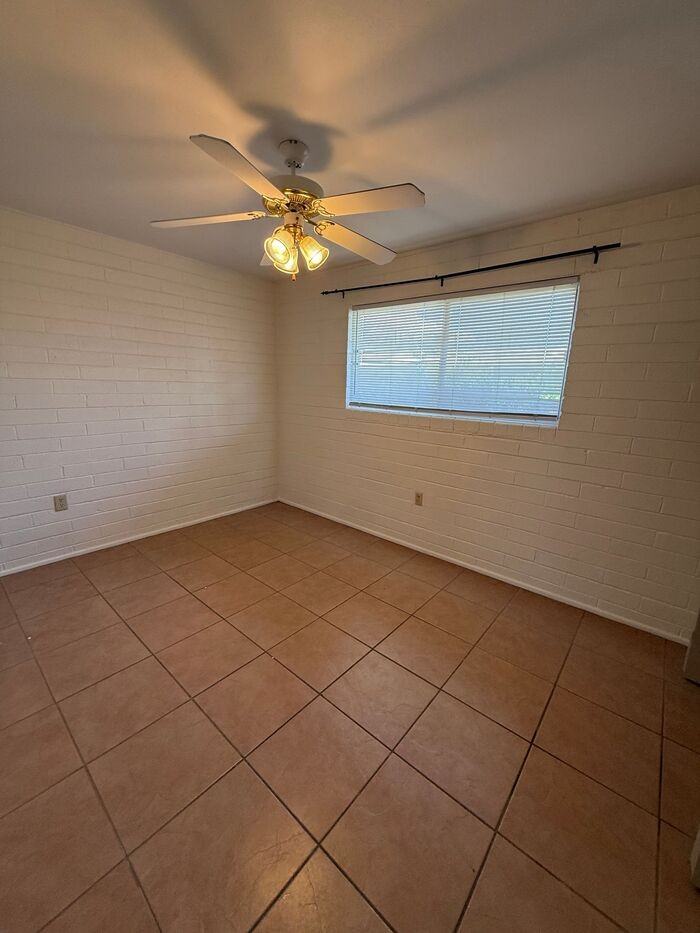 2550 N Park Ave - Photo 7 of 12