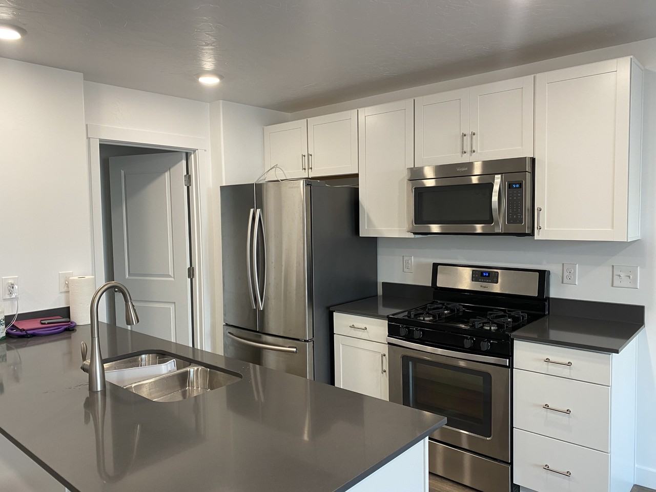 943 E Thunderbolt Ct - Photo 2 of 14