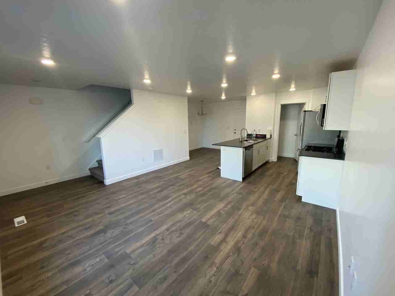 943 E Thunderbolt Ct - Photo 4 of 14