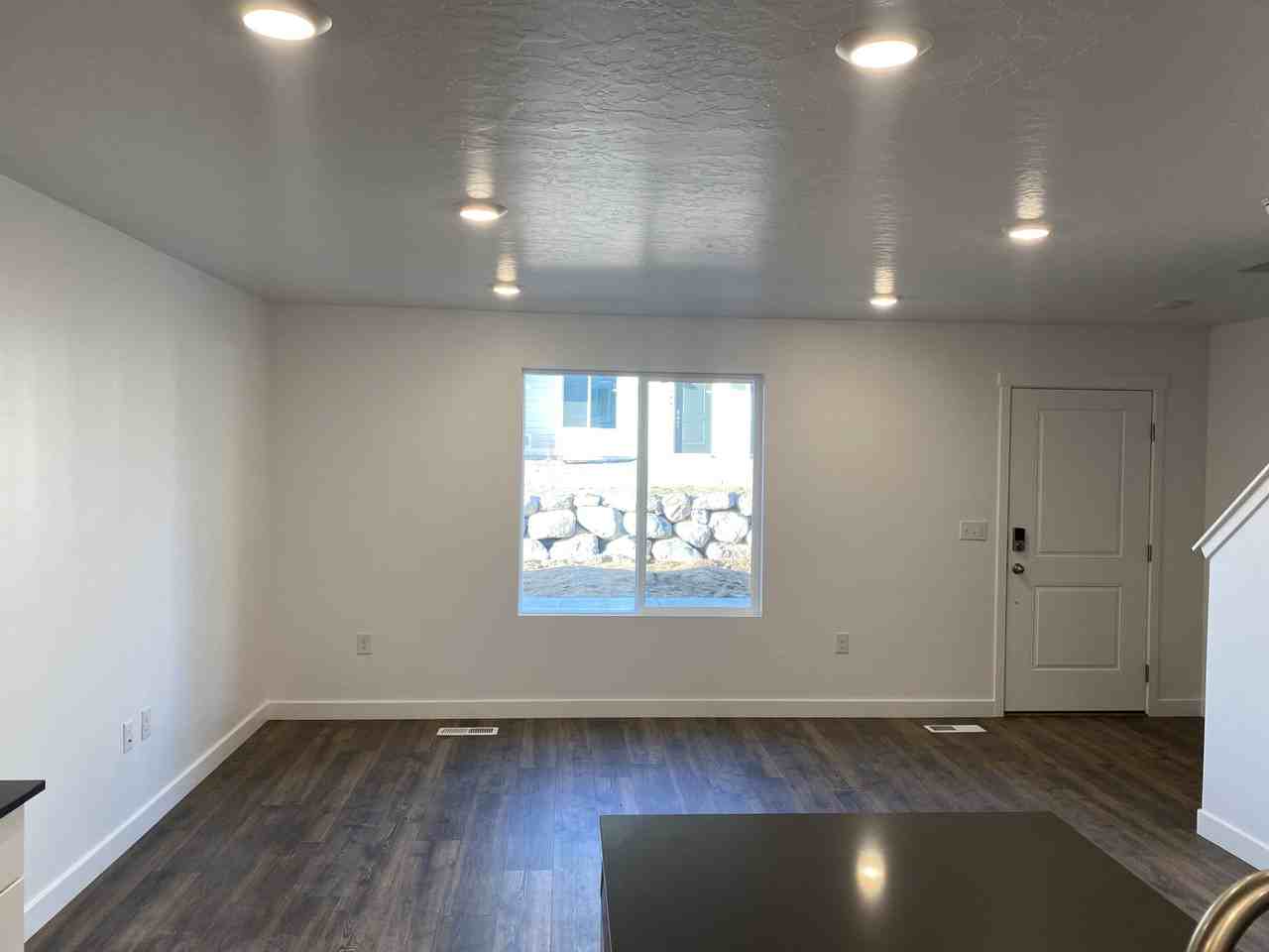 943 E Thunderbolt Ct - Photo 3 of 14