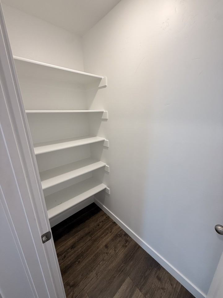943 E Thunderbolt Ct - Photo 6 of 14