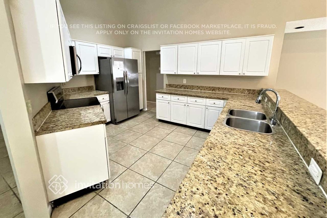 5215 Nw 51st Ct - Photo 7 of 21