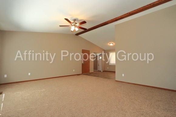 12105 Castilon Ave - Photo 3 of 27