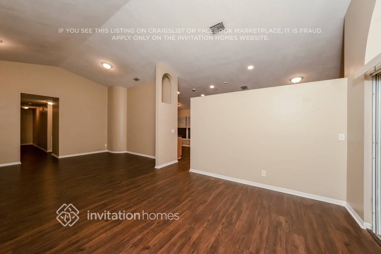 7843 Nautique Ct - Photo 4 of 17