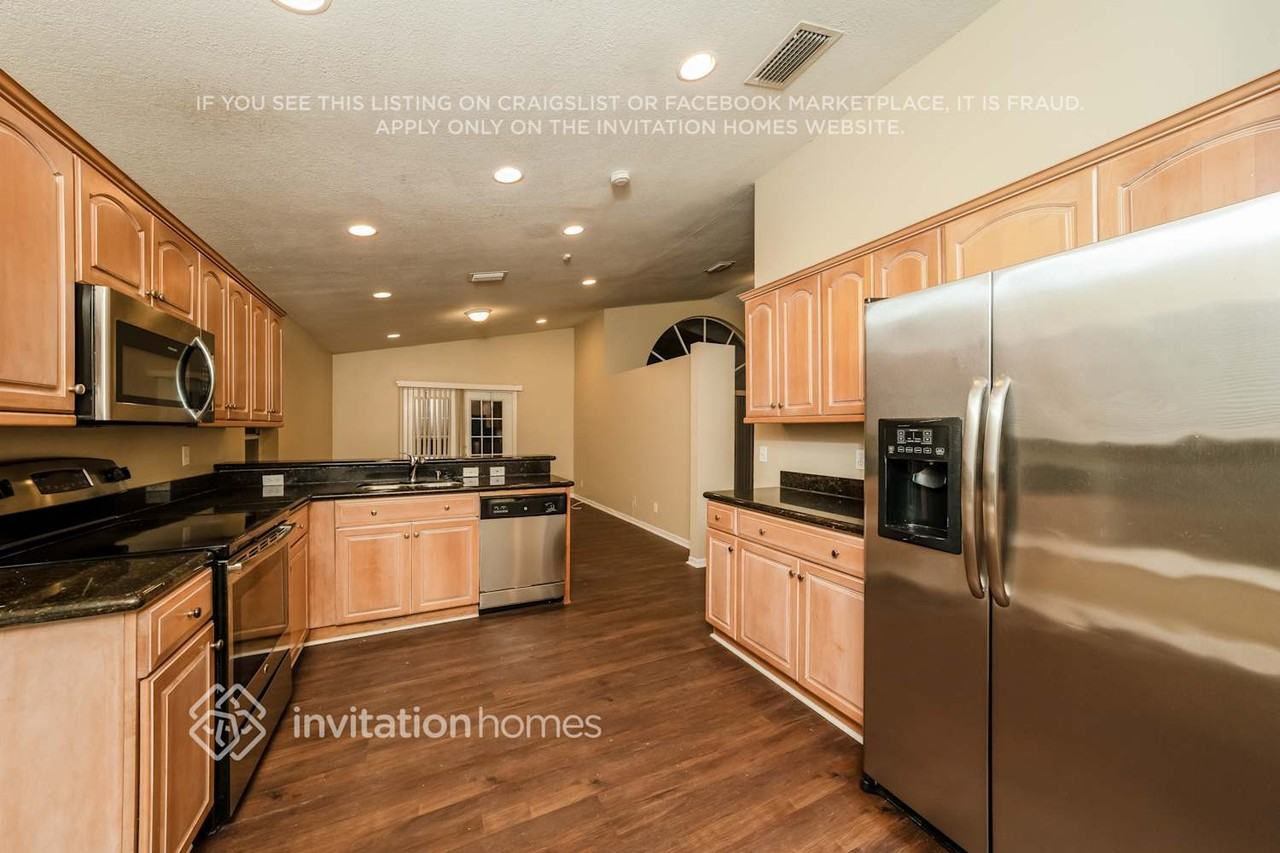 7843 Nautique Ct - Photo 6 of 17