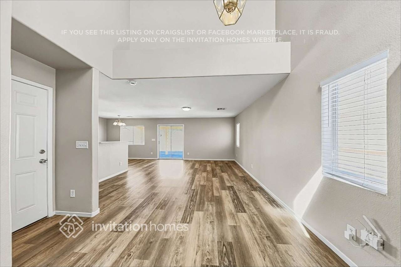 4945 Drifting Pebble St - Photo 5 of 20