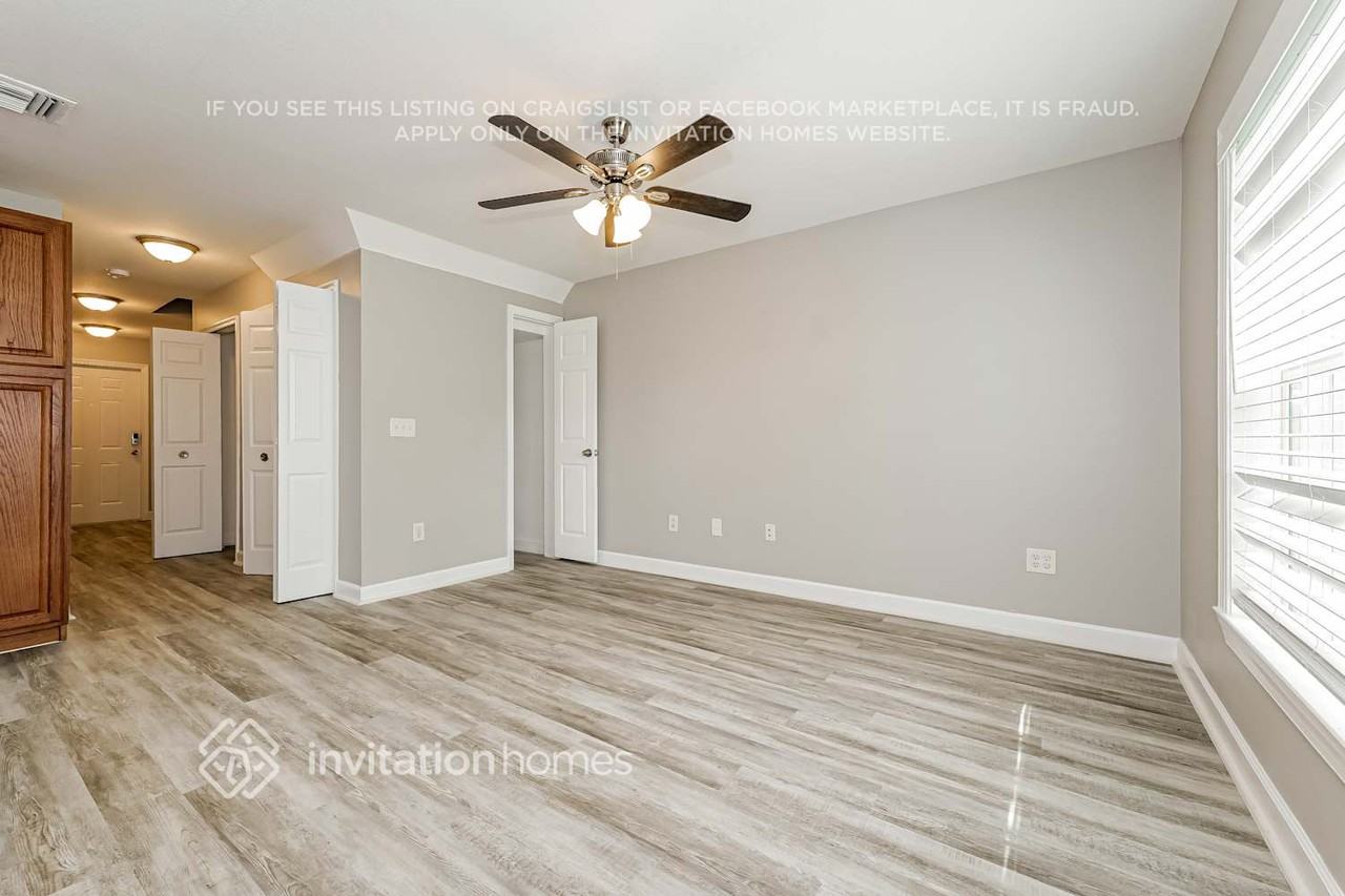 162 Carol Susan Ln - Photo 5 of 18