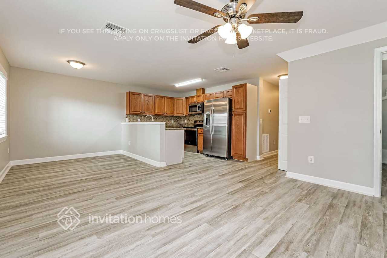 162 Carol Susan Ln - Photo 6 of 18