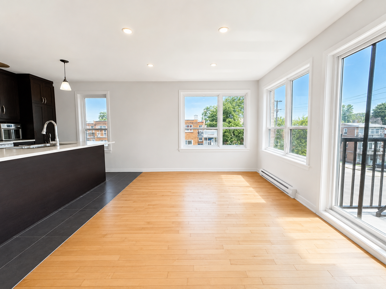 493 90e Avenue - Photo 3 of 14