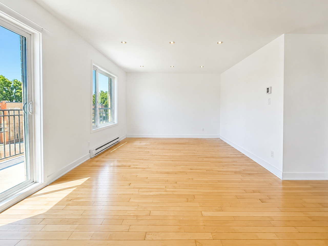 493 90e Avenue - Photo 5 of 14