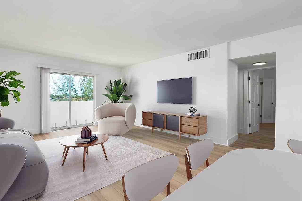 Lakeshore Presidential - Photo 4 of 50