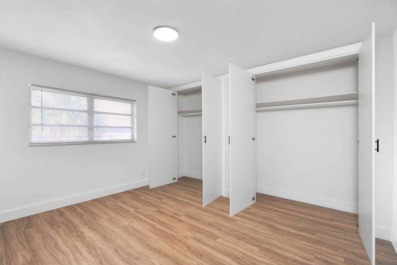Lakeshore Presidential - Photo 7 of 50