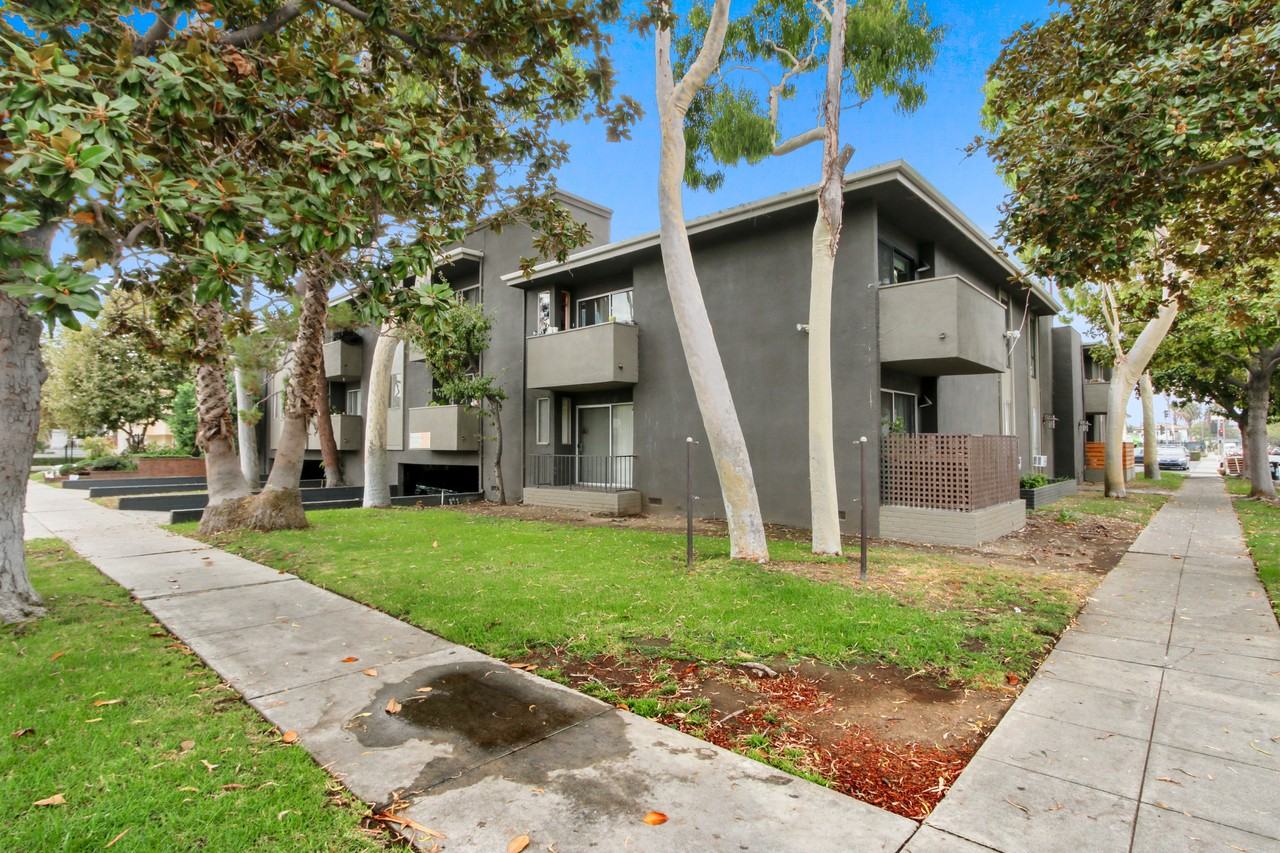 10310 Regent - Photo 2 of 15