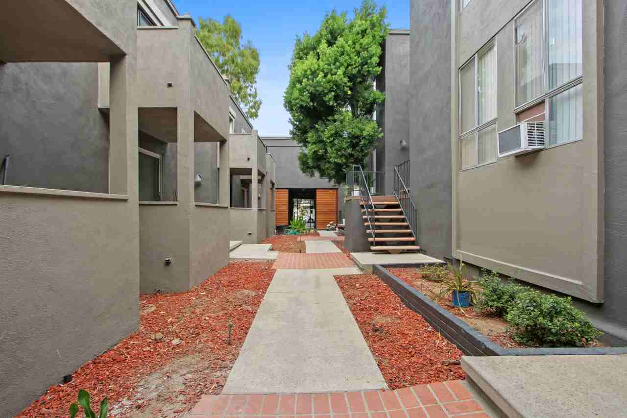 10310 Regent - Photo 3 of 15