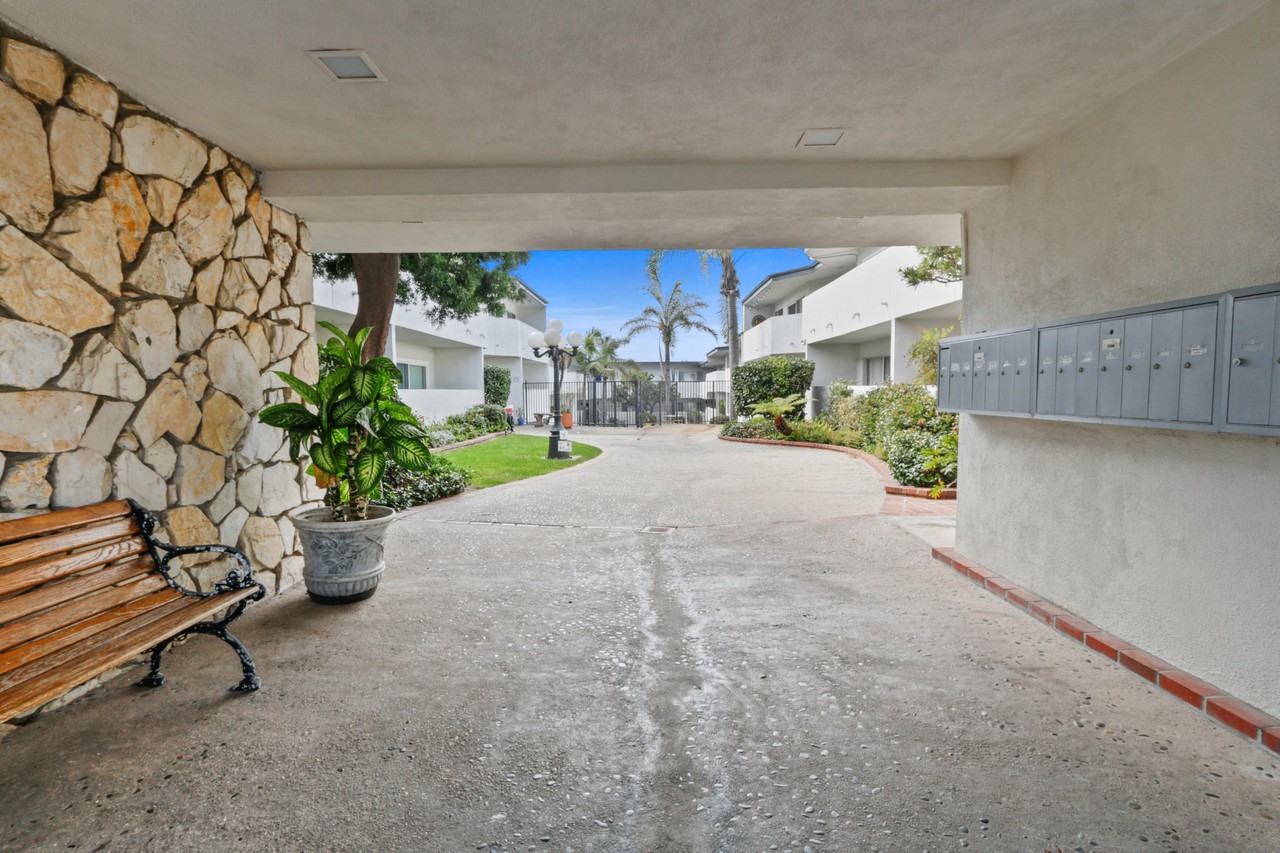 343 Palos Verdes - Photo 3 of 50