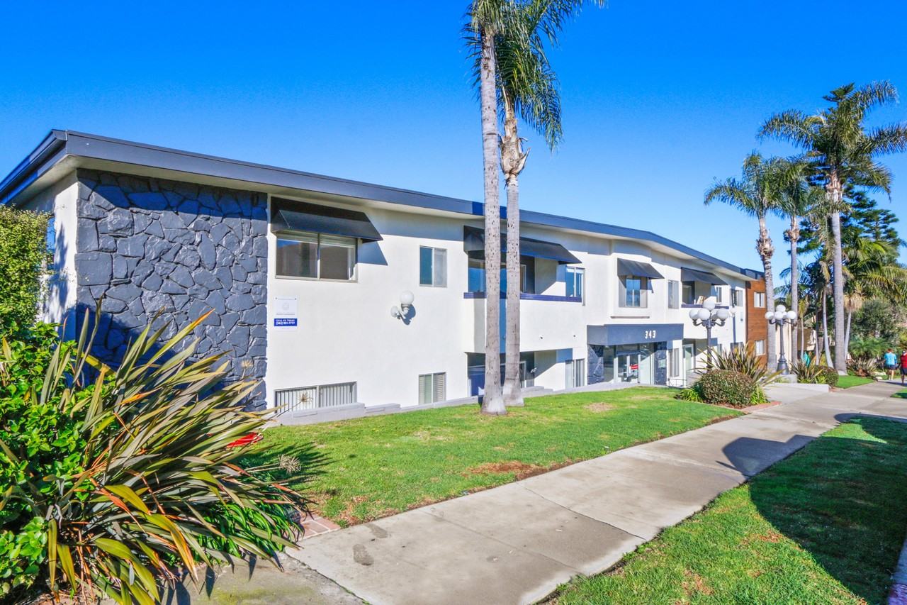 343 Palos Verdes - Photo 4 of 50