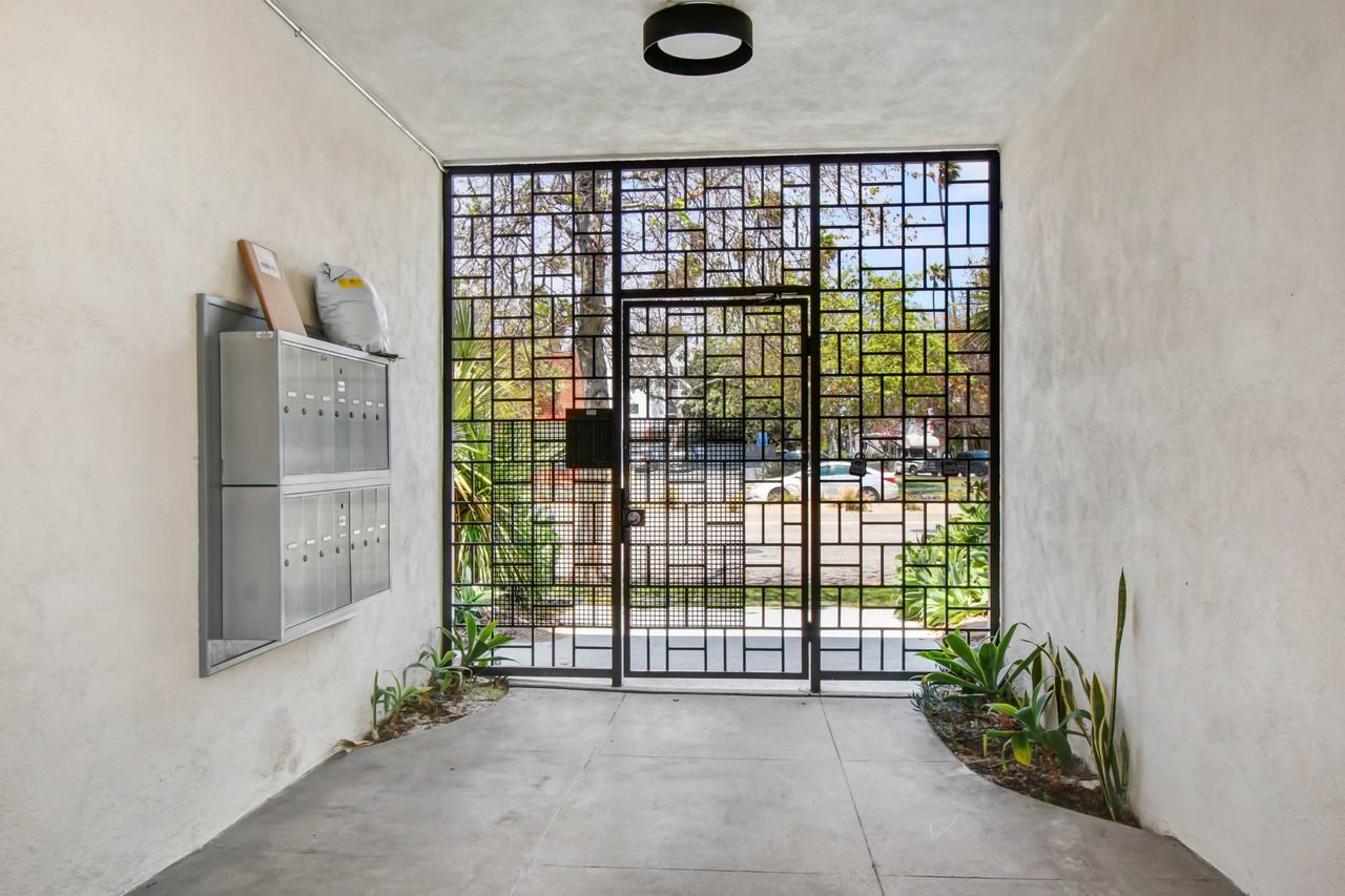 950 Venice Blvd. - Photo 3 of 7