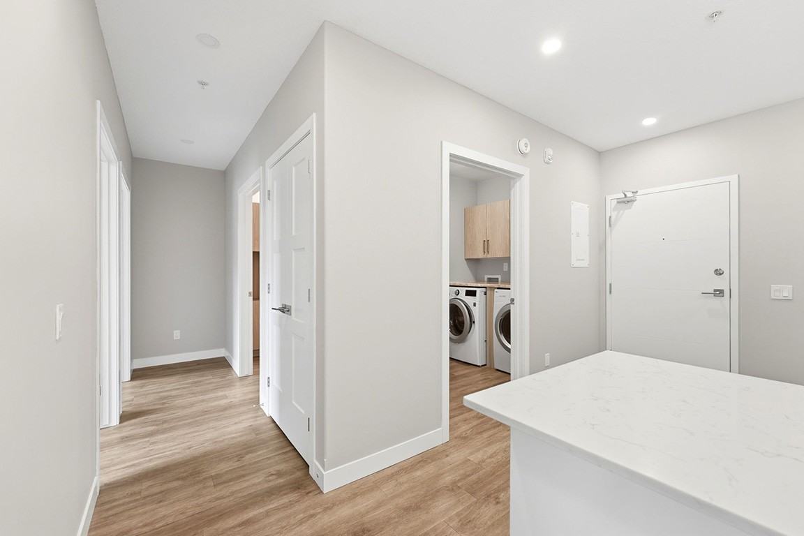Oxford Haus Apartments - Photo 5 of 37