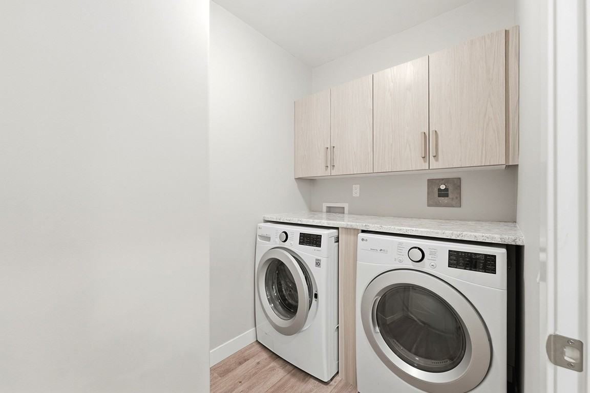 Oxford Haus Apartments - Photo 6 of 37