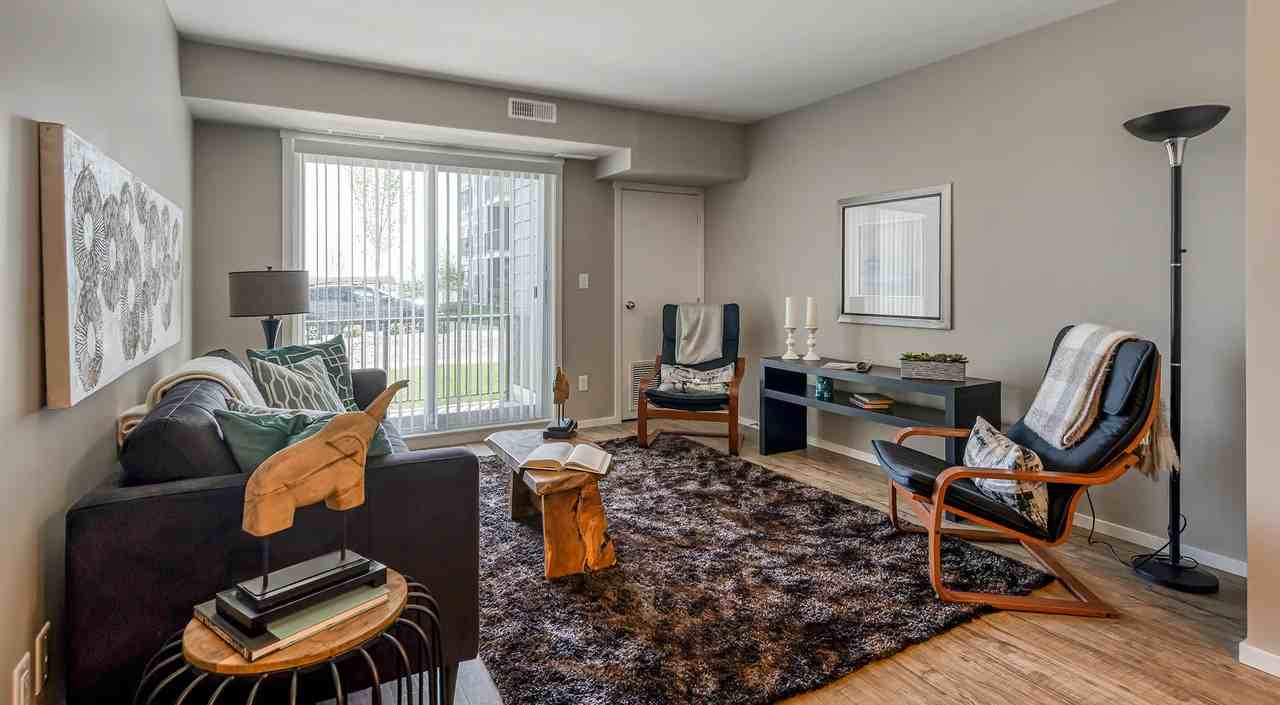 Lakecrest Apartments - Photo 4 of 16