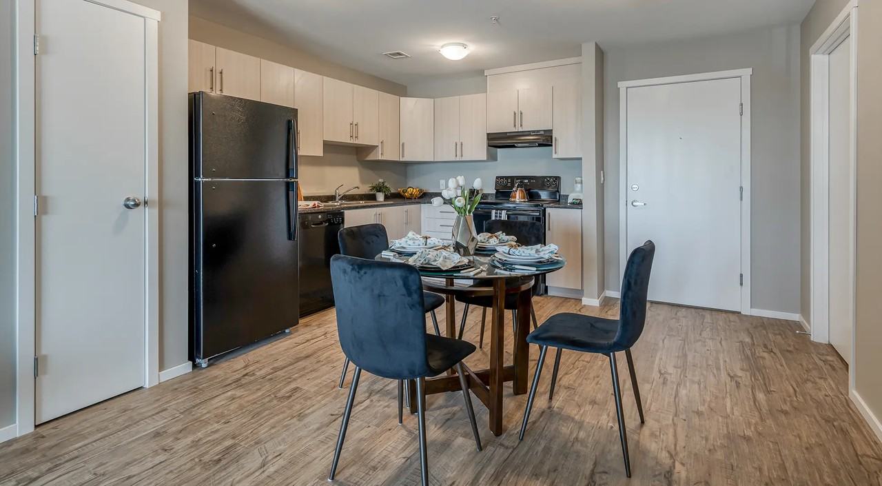 Lakecrest Apartments - Photo 6 of 16